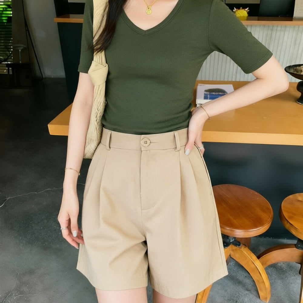 Women's Pleated-Front Shorts with Side Pockets